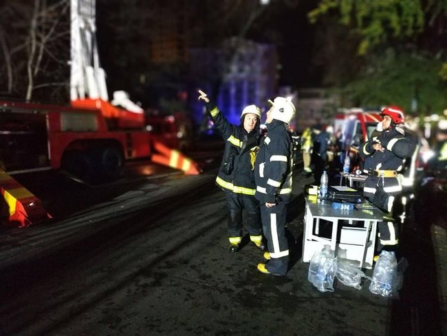 Пожежу на даху шестиповерхівки в центрі Києва вдалося загасити 03