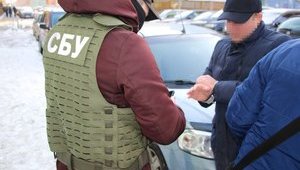 СБУ в Киеве задержала за взятку двух чиновников Минюста