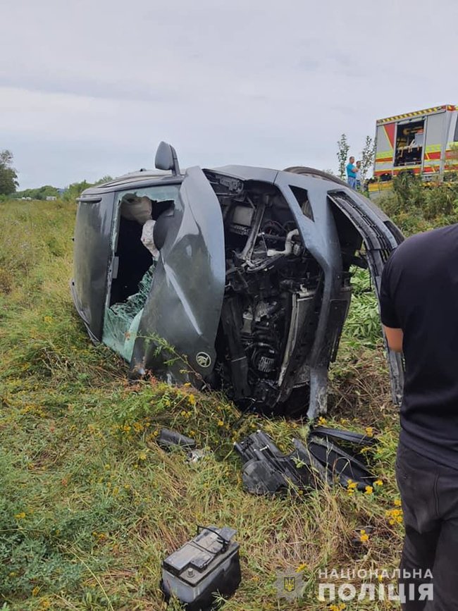 В результате ДТП на Луганщине погибла женщина, двое мужчин и 9-летний ребенок госпитализированы с травмами, - Нацполиция 02