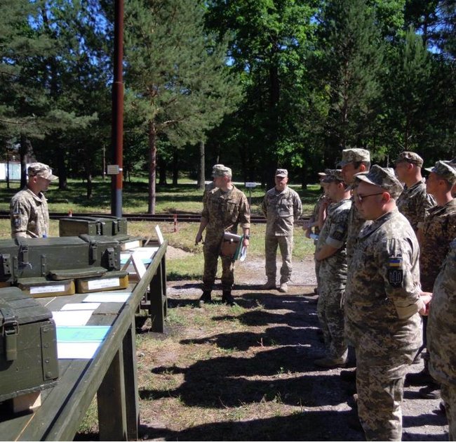 Генштаб ЗСУ посилює охорону арсеналів, баз та складів 01