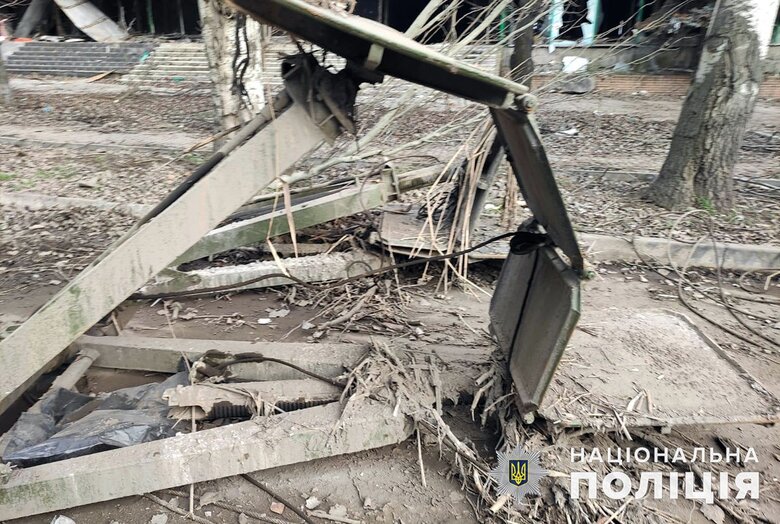 Russian soldiers hit Bakhmut with artillery, two women were killed, police said 04