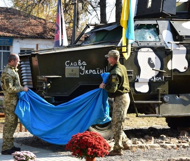 Памятный знак погибшим на Донбассе украинским воинам открыли на Сумщине 02