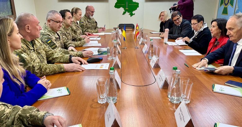 Міністерка оборони Іспанїі Роблес прибула до Києва
