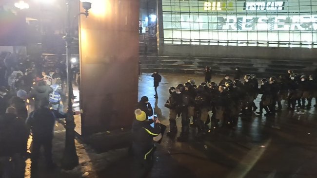 Правоохоронці демонтували більшість наметів ФОПів-протестувальників на Майдані Незалежності (оновлено) 04