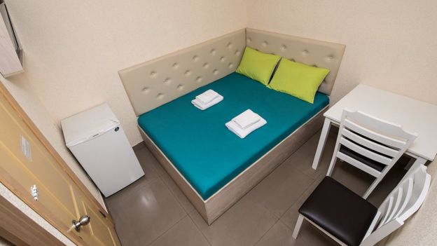 В полиции показали, как сейчас выглядит изнутри сгоревший отель в Одессе 03