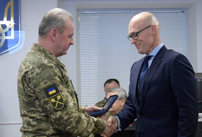 США передали Генштабу ЗСУ IT-обладнання для створення систем управління 03
