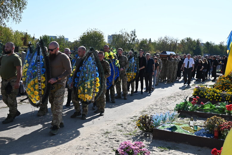 Із загиблим воїном штурмової роти 59-ї бригади Володимиром Іщенком попрощалися у Києві 02