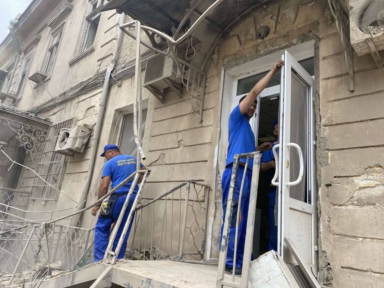 Понад 40 будівель понівечено внаслідок обстрілу Одеси 05