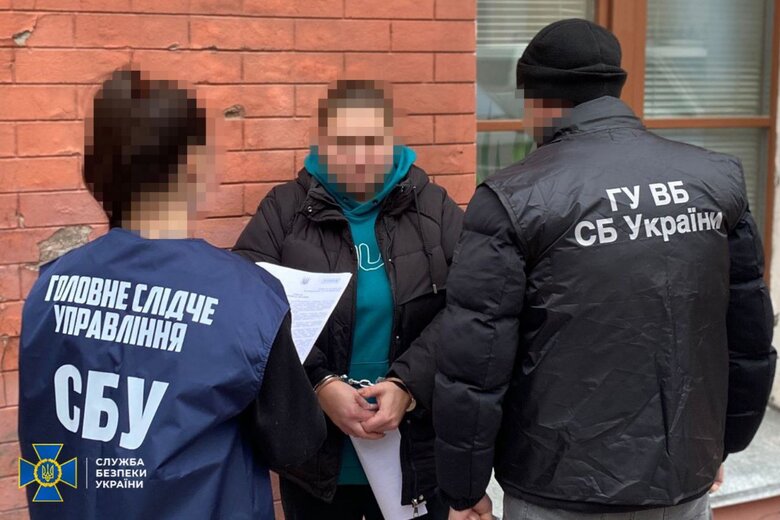 Виманила мільйон гривень у дружини полоненого захисника Азовсталі: затримано шахрайку