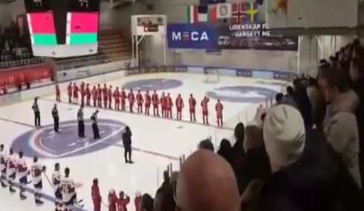 "Що це таке ?! What happened?" - в Норвегії на матчі збірних з хокею замість гімну Білорусі організатори включили пісню "Косив Ясь конюшину". ВIДЕО