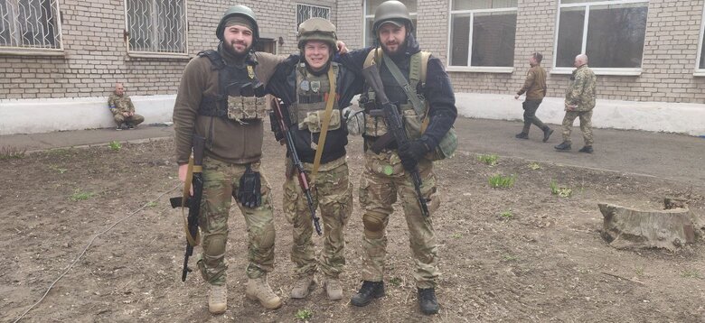 Командир Хард: Добровольці закінчуються дуже швидко. Ті, хто краще та більше воюють, хто сміливіші, на жаль, таки гинуть 02 Командир Хард: Добровольці закінчуються дуже швидко. Ті, хто краще та більше воюють, хто сміливіші, на жаль, таки гинуть 02