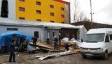 От порыва сильного ветра в магазине на Житомирщине сорвало крышу - погибла женщина, а ее дочь попала в реанимацию, - ГСЧС. ФОТО