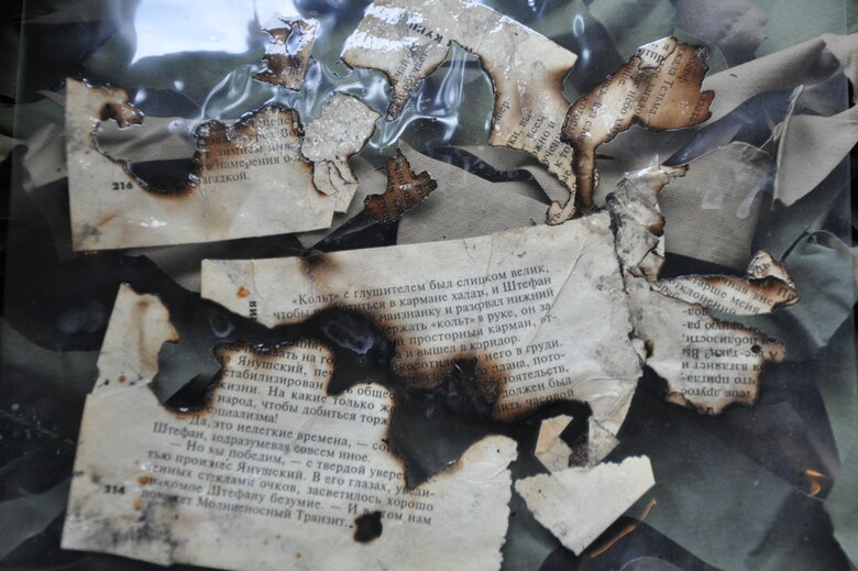 Кресло-катапульта, образцы снарядов и личные вещи рашистов: На Андреевском спуске открылась благотворительная выставка Спротив-2022 19 Кресло-катапульта, образцы снарядов и личные вещи рашистов: На Андреевском спуске открылась благотворительная выставка Спротив-2022 19