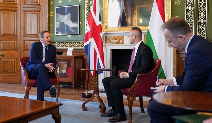 Cameron meets Szijjarto to discuss support for Ukraine