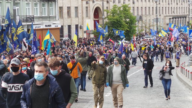 Участники акции Стоп реванш протестовали у дома Зеленского 02