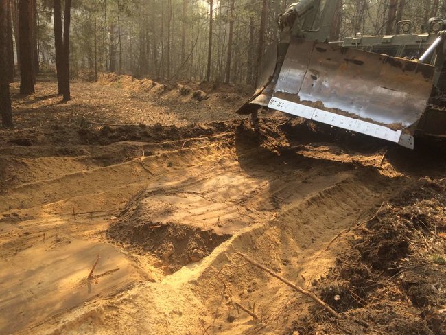 В тушении пожара в Чернобыльской зоне участвует 9 единиц специальной инженерной техники ВСУ 05