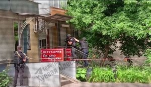 Неизвестный захватил двух заложников в парикмахерской на улице Филатова в Одессе