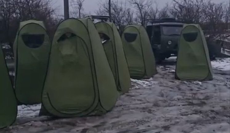 Росіяни випробовують портативний індивідуальний захисний штурмовий намет: "Есть 10 палаток. Отправляю сегодня одну группу. Завтра - еще одну". ВIДЕО
