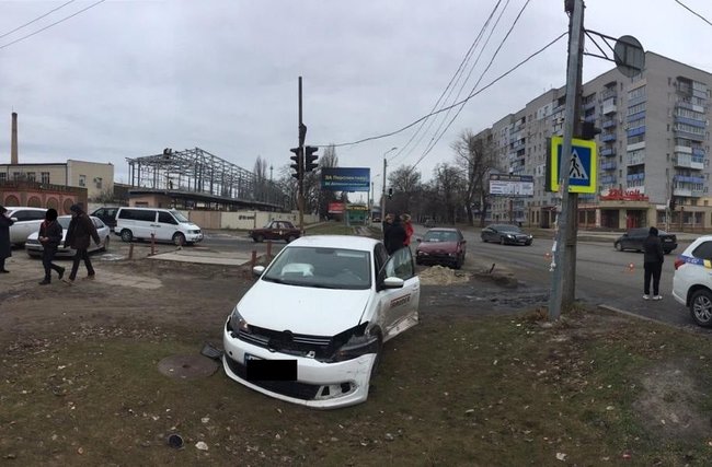 На Дніпропетровщині військовослужбовець спровокував ДТП, в якій загинула 2-річна дитина, - прокуратура 02