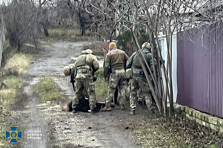 Мужчина, который помогал оккупантам вывозить украинское зерно в Россию, задержан на Харьковщине, - СБУ 01
