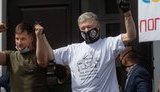 Держава має поважати своїх захисників, а не кидати вмирати під вогнем агресора, - Порошенко