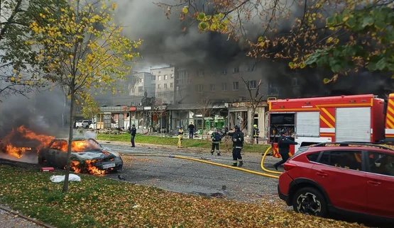 Двох 15-річних дівчат вбила РФ під час удару по центру Чернігова: є поранені, зокрема діти. ВІДЕО+ФОТОрепортаж