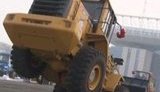 Китайцы научились танцевать рок-н-рол на тракторе. ВИДЕО.