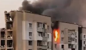 РФ нанесла два удара КАБами по многоэтажному дому в Херсоне