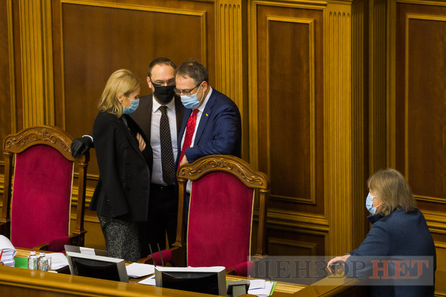 Книга про чекістів для Папієва, Шуфрич обговорює купівлю картини, слуги народу обурюються через протести ФОПів: 100% це охлократія, - день роботи ВР 4 грудня 18