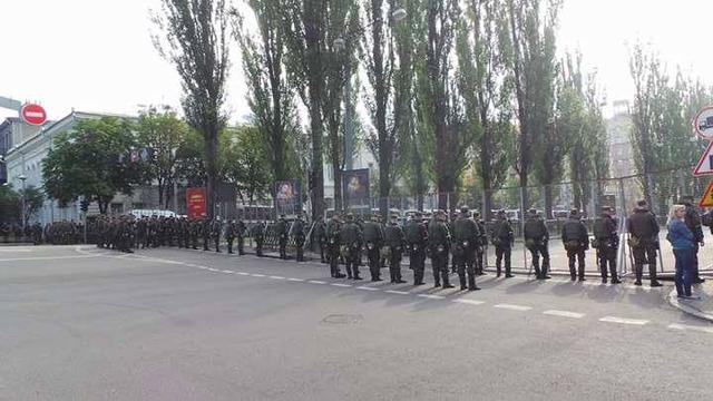 КиївПрайд-2017: праві заблокували парк Шевченка та сусідні вулиці 04