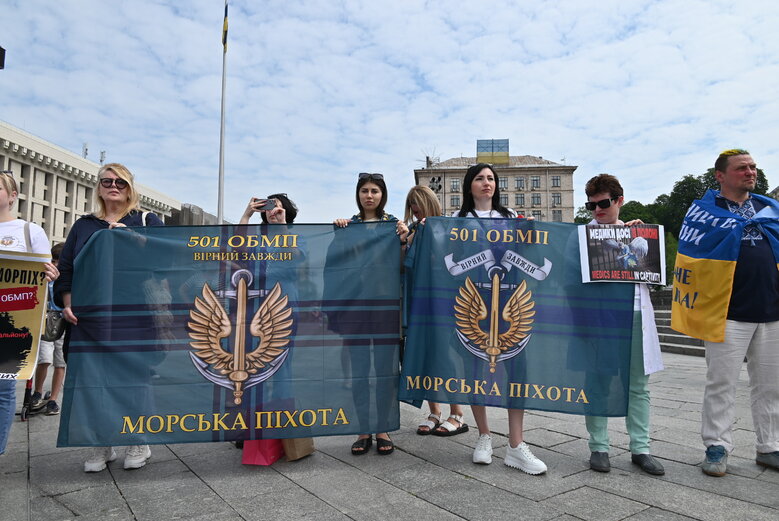 Акція на підтримку полонених військових медиків відбулася на Майдані Незалежності 26