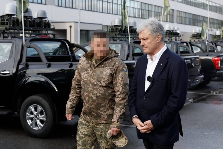 Порошенко передав партію комплексів Ай-Петрі на фронт