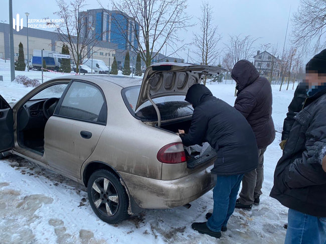 Требовали взятку в 13 тыс. долларов с невиновного, - следователю полиции Киевщины и его пособнику грозит до 10 лет тюрьмы 04