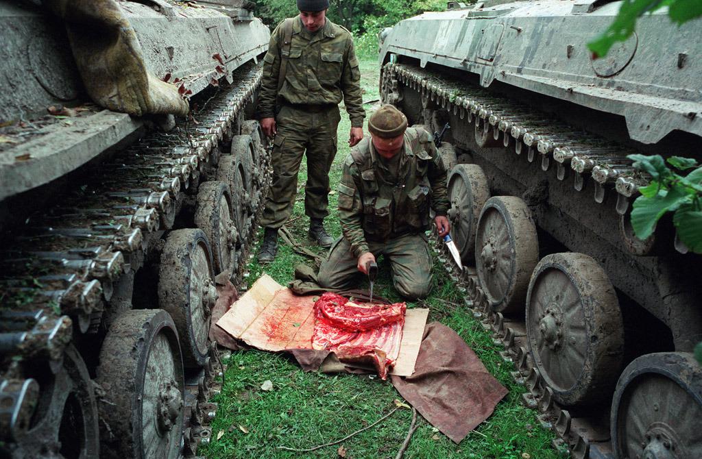 13 редких фотографий чеченской войны, наглядно показывающих всю суровость того времени