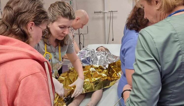 7-year-old girl in Okhmatdyt was wounded in Russian shelling of Kyiv. She was operated. PHOTOS