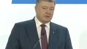 Порошенко отреагировал на проблему с мусором в Днепре: Нужно повысить ответственность тех, кто злоупотребляет тендерным законодательством. ВИДЕО