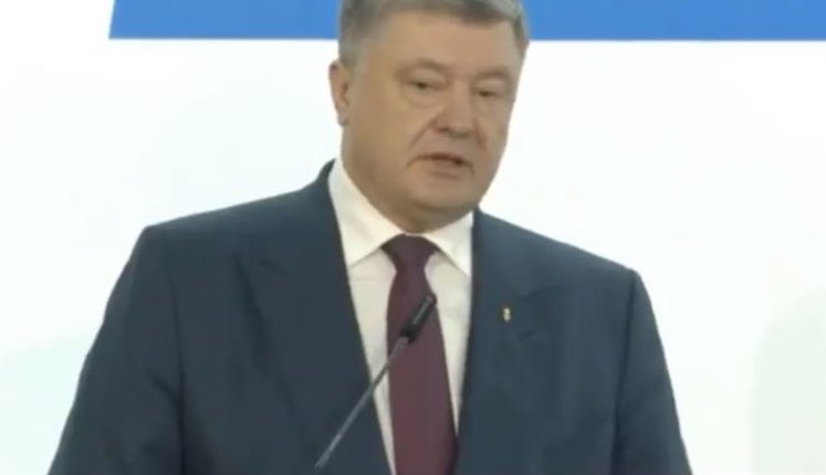Порошенко отреагировал на проблему с мусором в Днепре: Нужно повысить ответственность тех, кто злоупотребляет тендерным законодательством. ВИДЕО