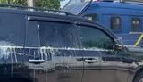 Машину нардепа ОПЗЖ Рабіновича закидали яйцями в Чернігові. ВIДЕО