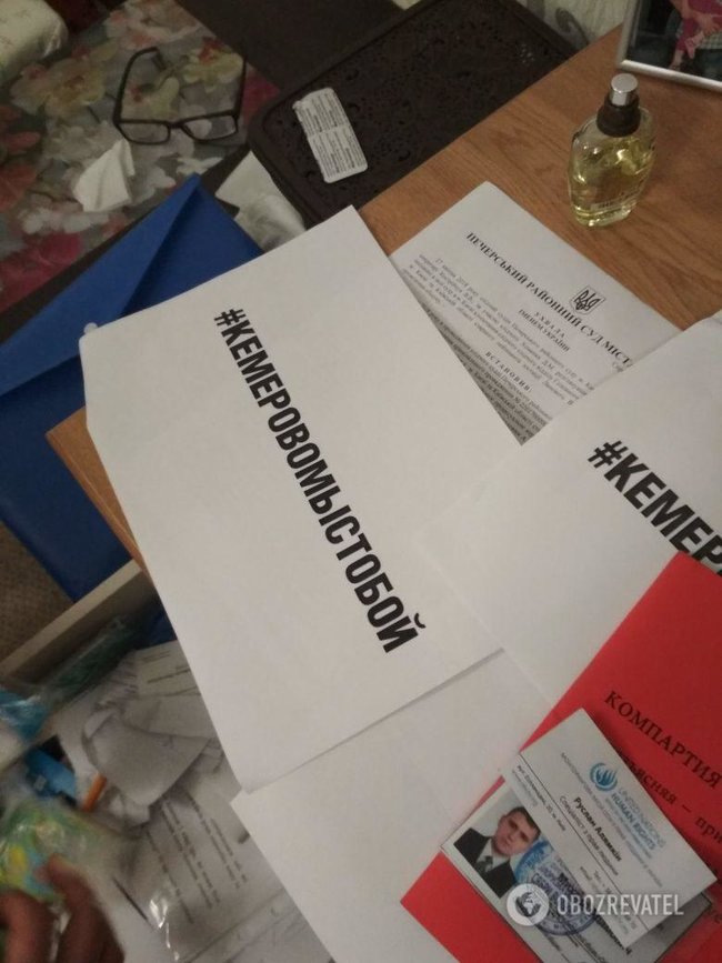 Продовжуючи справу великого жовтня: подробиці обшуків СБУ у Симоненка і КПУ 16