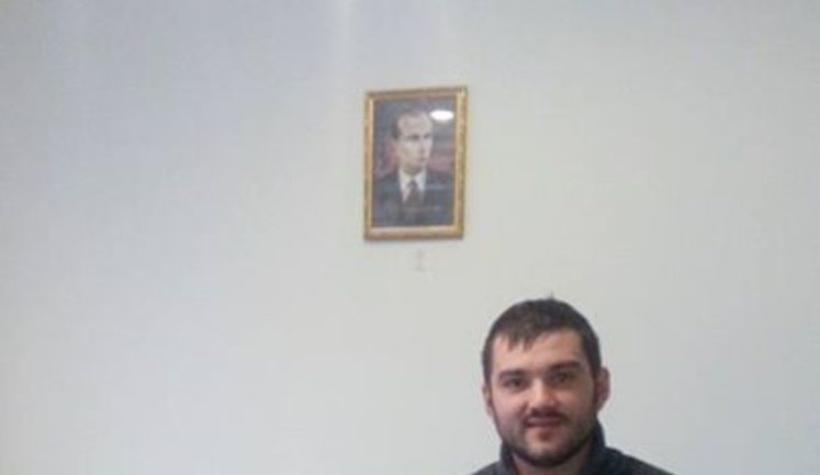 Новый мэр Конотопа Семенихин, ветеран АТО, сменил в кабинете портрет Порошенко на портрет Бандеры. ФОТО