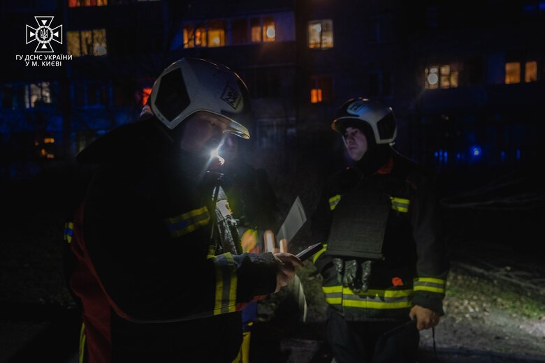 Наслідки вибухів у Деснянському районі Києва 02