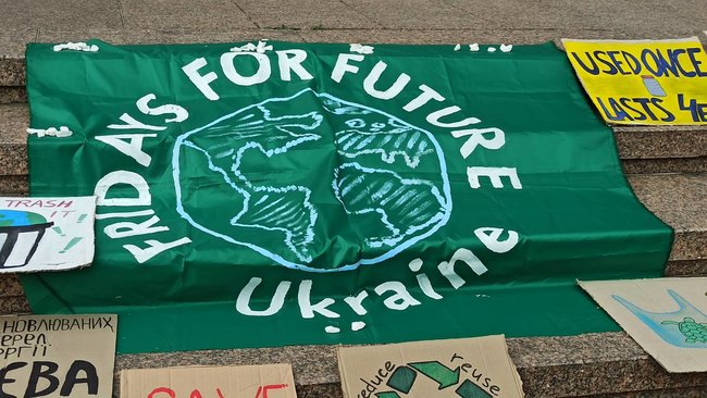 Страйкуй, кохай, клімат захищай: Активисты возле КГГА требовали уменьшить влияние климатического кризиса на жизнь людей 11