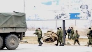 Российские "боевики" в Крыму занимаются мародерством - награбленное в украинских воинских частях продают. ФОТОрепортаж