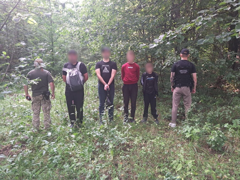 На Буковине несовершеннолетние вели мужчин к границе