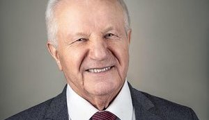 "Псевдодемократическое прикрытие борьбы олигархов с олигархами за доступ к власти", - Мороз снялся с выборов. ДОКУМЕНТ