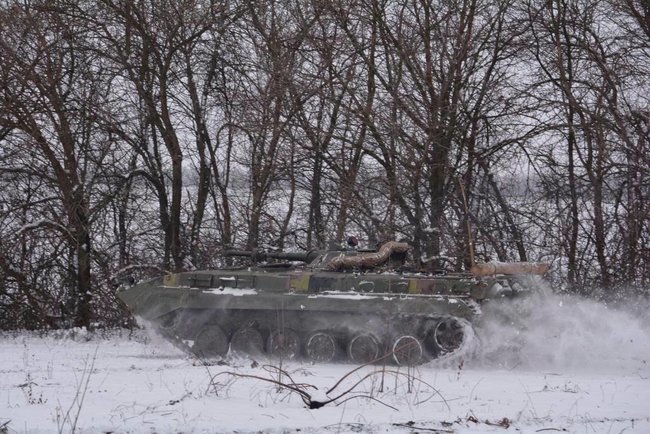 В зоне ООС на Луганщине прошли учения экипажей БМП 46-й ОДШБр 05