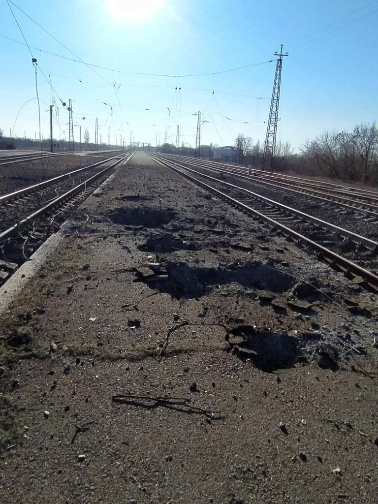 Окупанти обстріляли залізничну станцію Очеретине на Донеччині 02