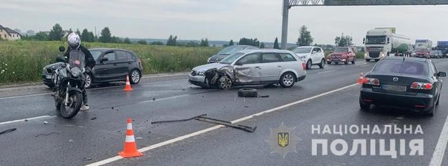 Одна дитина загинула, ще двоє дітей і двоє дорослих травмовані внаслідок потрійної ДТП на Львівщині, - поліція 02 Одна дитина загинула, ще двоє дітей і двоє дорослих травмовані внаслідок потрійної ДТП на Львівщині, - поліція 02