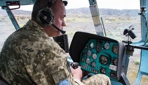 Украинские миротворцы посадили вертолет на кратер действующего вулкана в Конго. ФОТОрепортаж