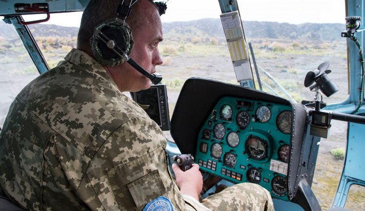 Украинские миротворцы посадили вертолет на кратер действующего вулкана в Конго. ФОТОрепортаж
